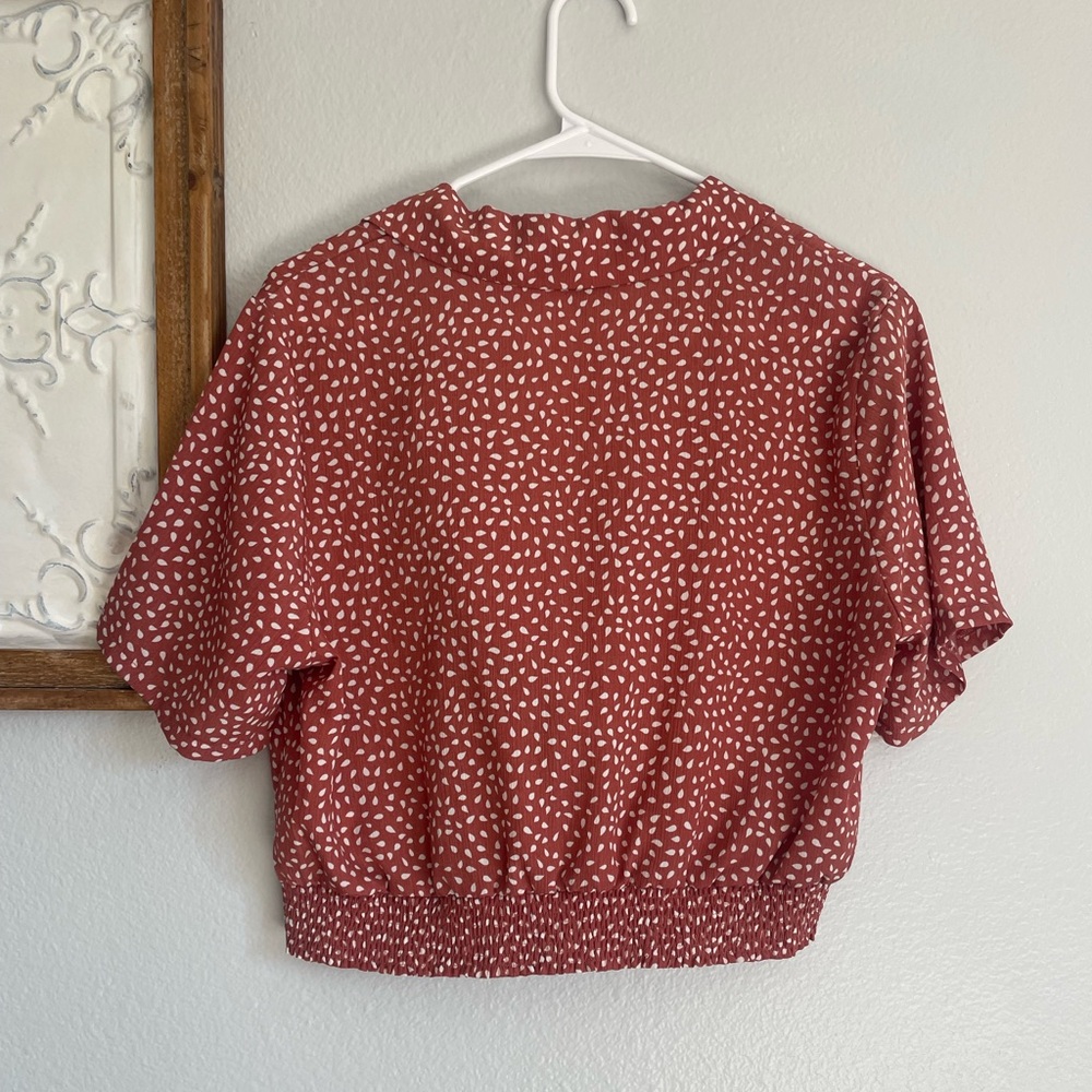 Blush Boutique Women’s Crop Top Size Large Rose Blush Color Collared - Picture 2 of 5